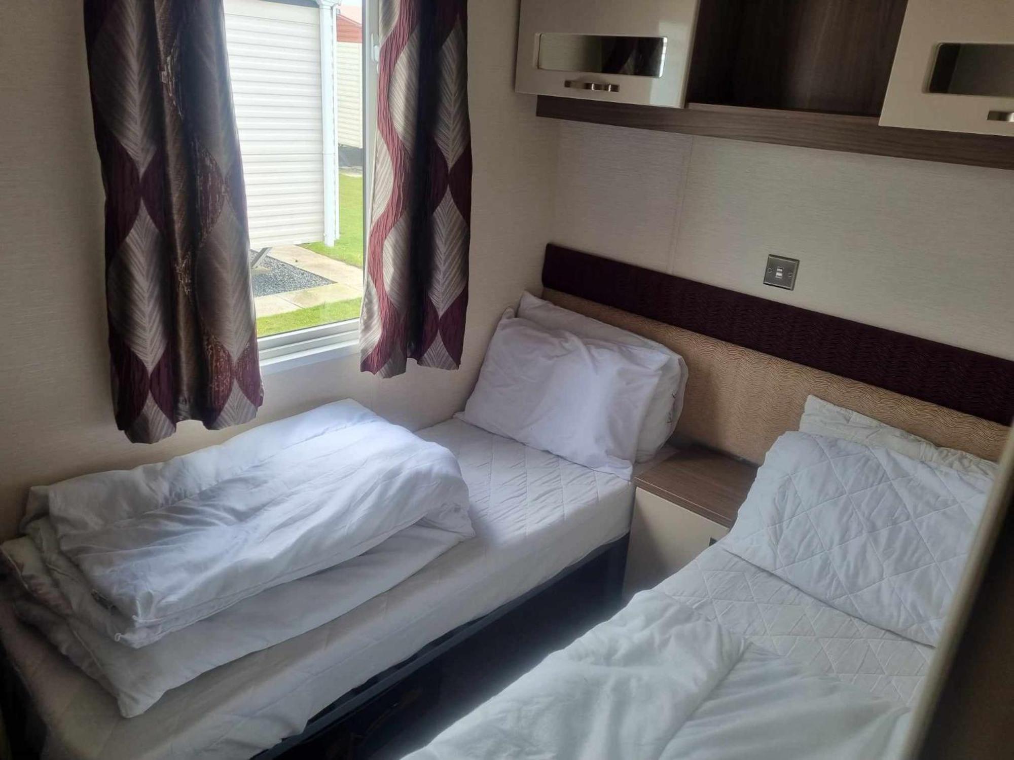8 Berth Deluxe Pg36 Hotel แชเปิลเซนต์เลนเนิร์ดส์ ภายนอก รูปภาพ