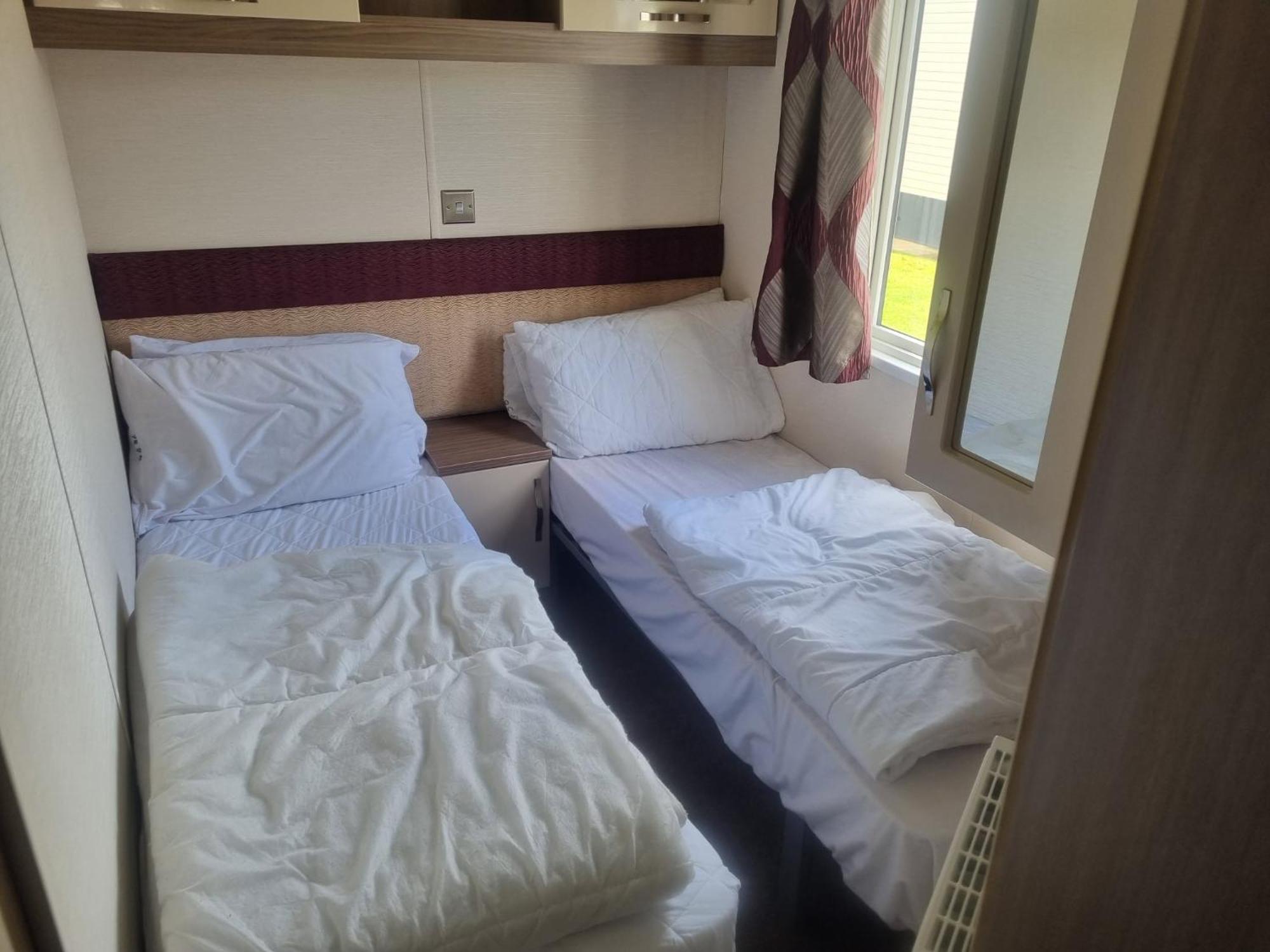 8 Berth Deluxe Pg36 Hotel แชเปิลเซนต์เลนเนิร์ดส์ ภายนอก รูปภาพ